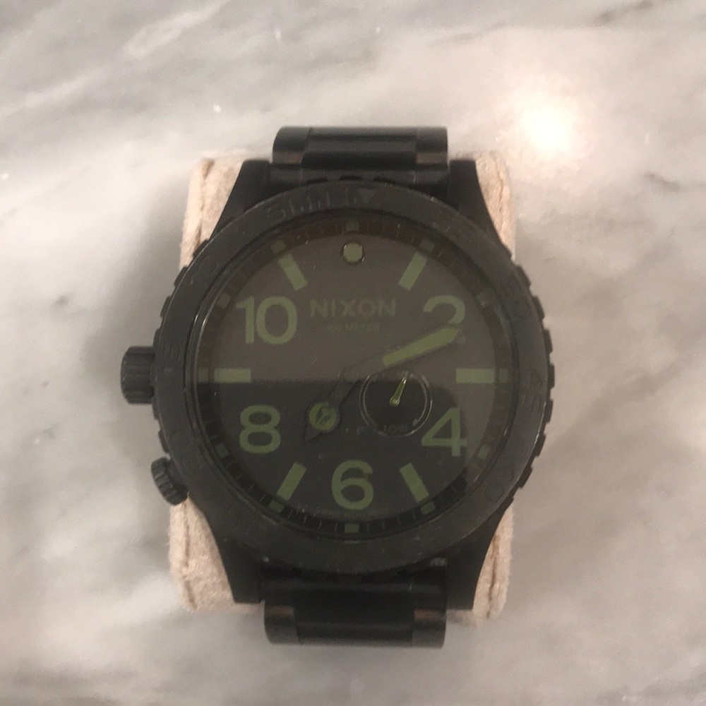 Nixon 51-30 Black on Black with forest green
